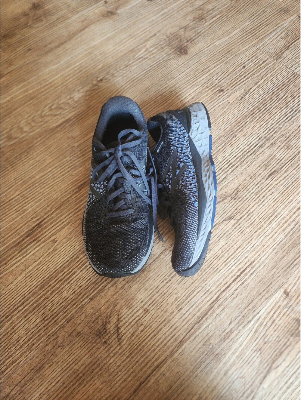 Size9  NEV BALANCE Men's Black and Gray Athletic Running Shoes